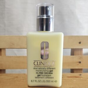Clinique Dramatically Different Moisturizing Gel - Without Box